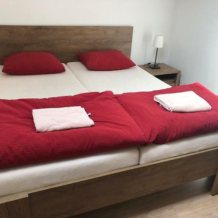 U Vinarstvi Hotel Mutenice Luaran gambar