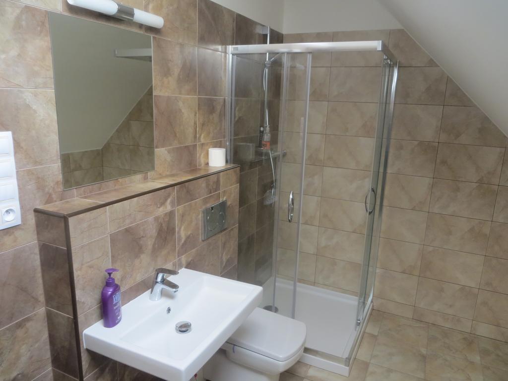 U Vinarstvi Hotel Mutenice Luaran gambar