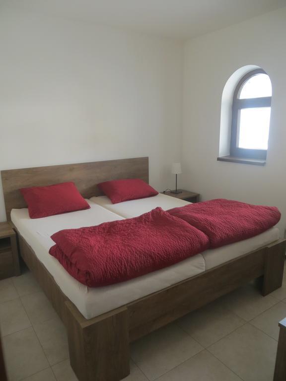 U Vinarstvi Hotel Mutenice Luaran gambar