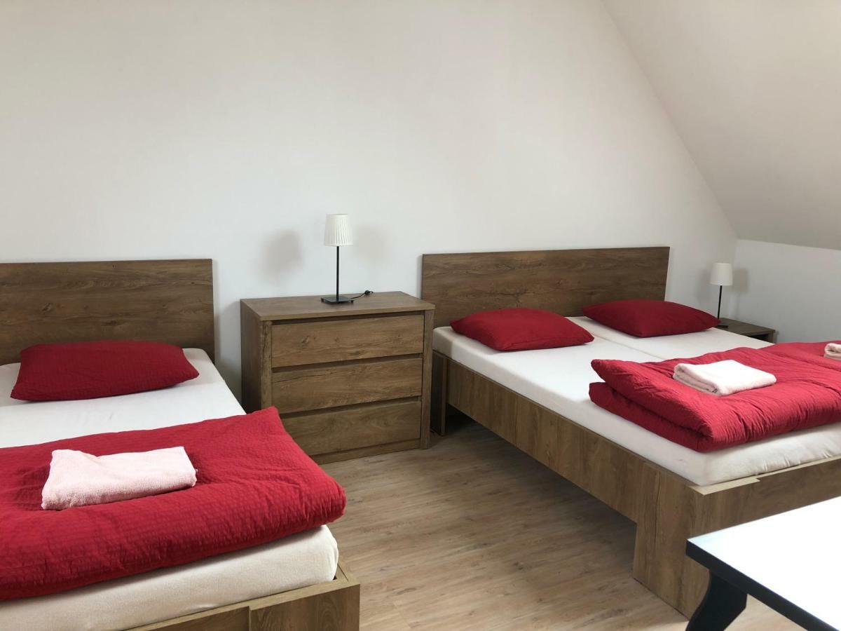 U Vinarstvi Hotel Mutenice Luaran gambar