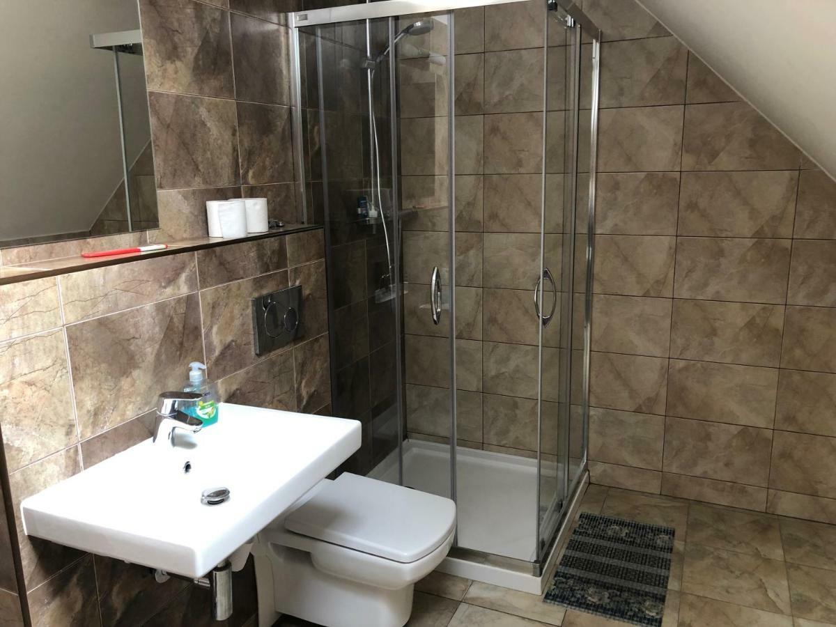 U Vinarstvi Hotel Mutenice Luaran gambar